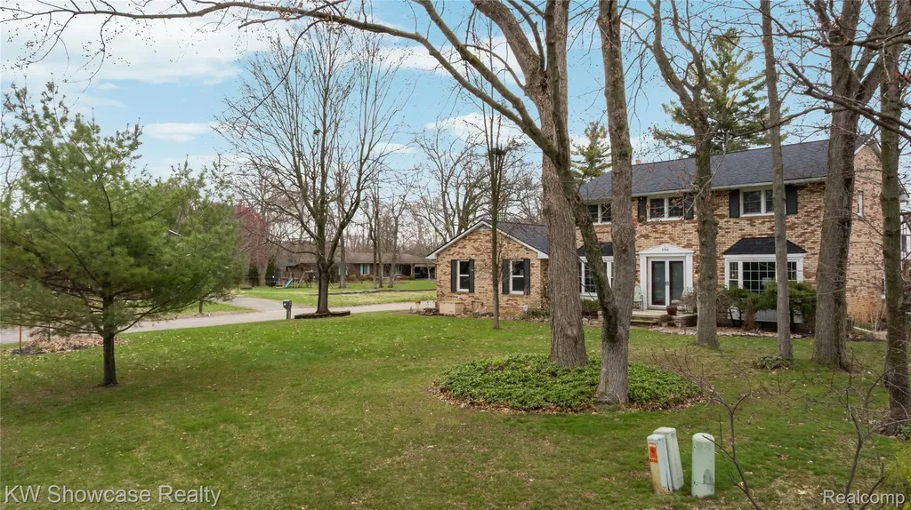 6144 Venice Drive Commerce Charter Township MI 48382