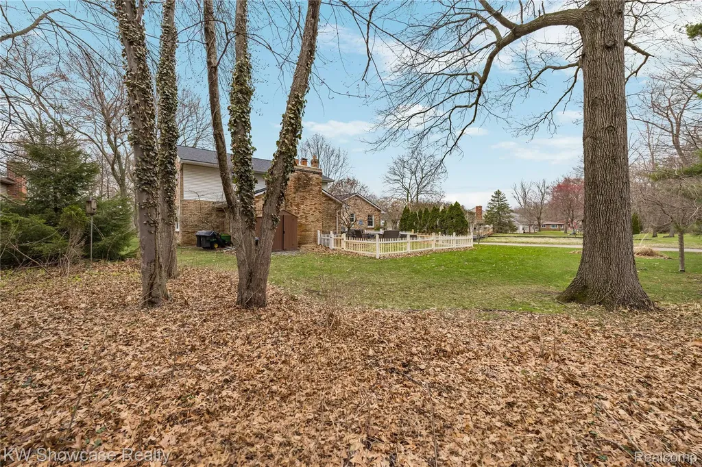 6144 Venice Drive Commerce Charter Township MI 48382