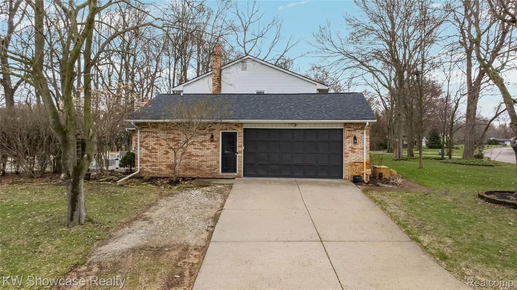 6144 Venice Drive Commerce Charter Township MI 48382