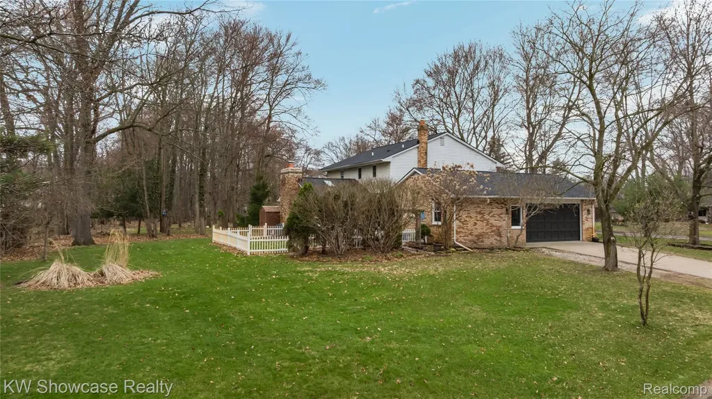 6144 Venice Drive Commerce Charter Township MI 48382