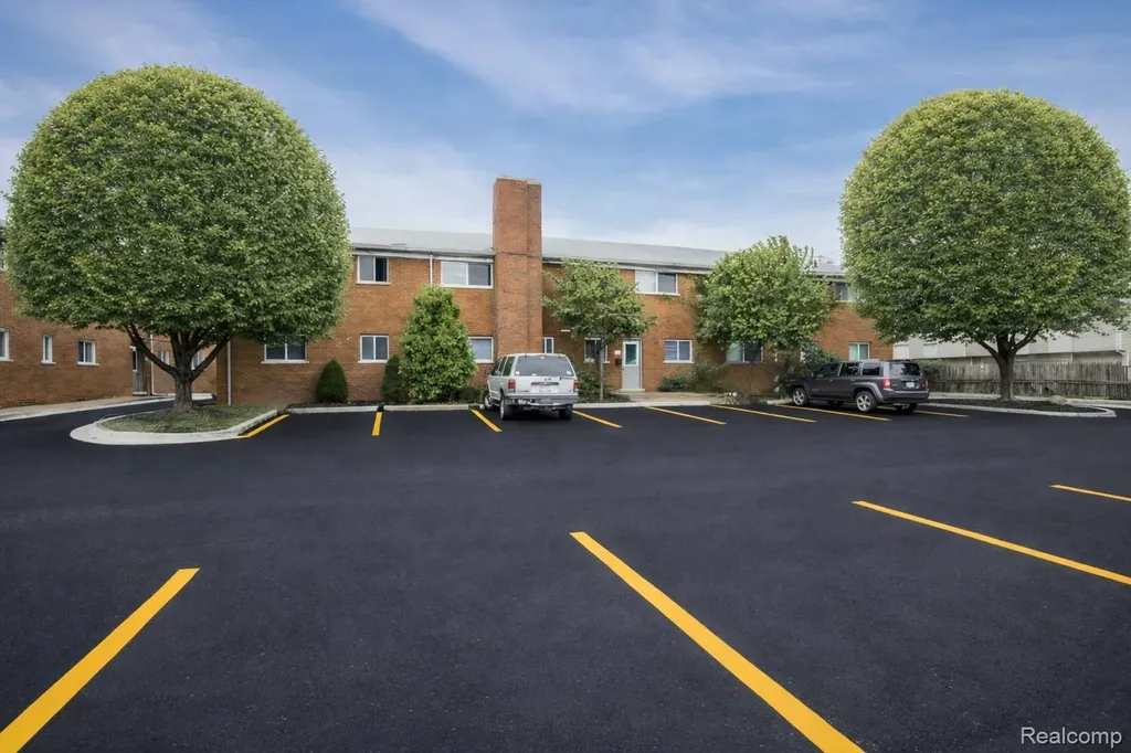 629 W Maple Road Clawson City MI 48017