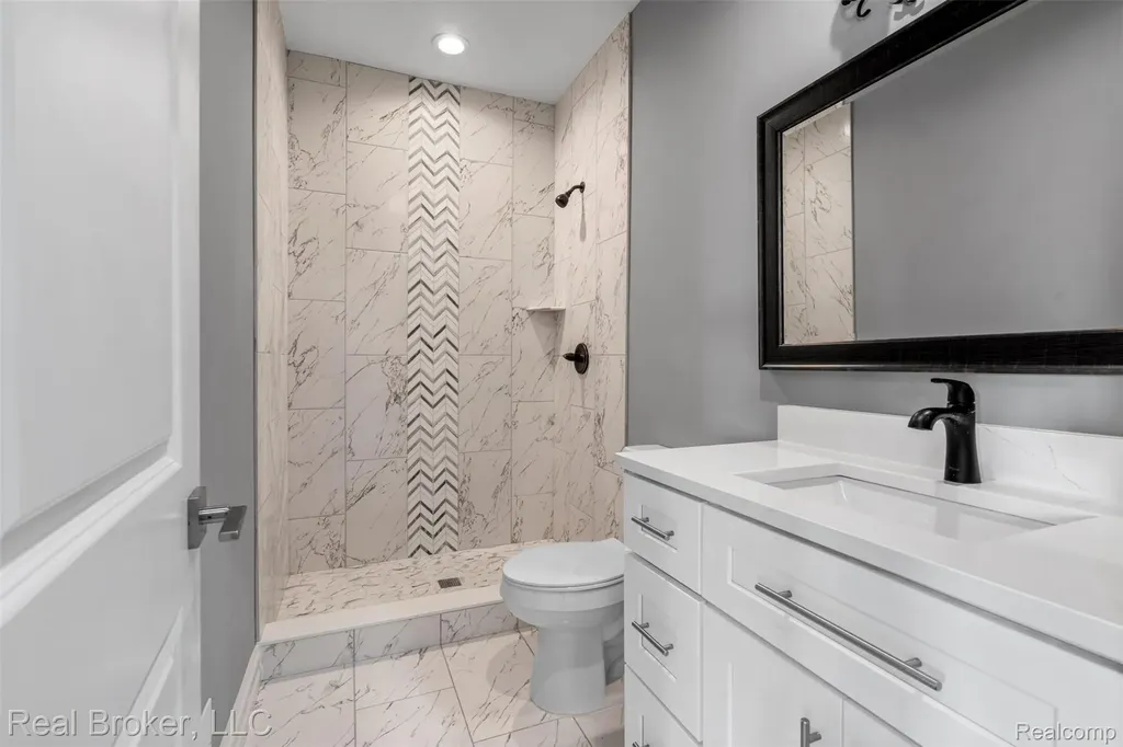 38165 Cherry Lane Harrison Charter Township MI 48045