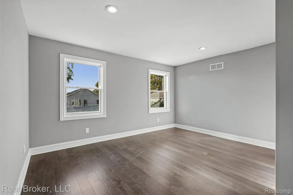 38165 Cherry Lane Harrison Charter Township MI 48045