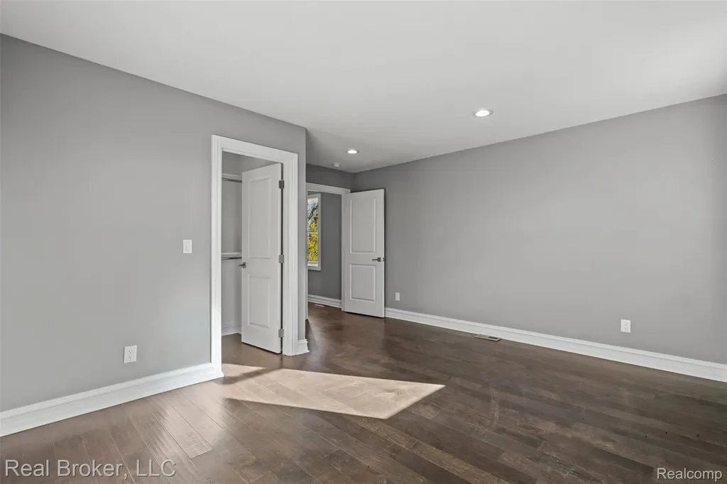 38165 Cherry Lane Harrison Charter Township MI 48045