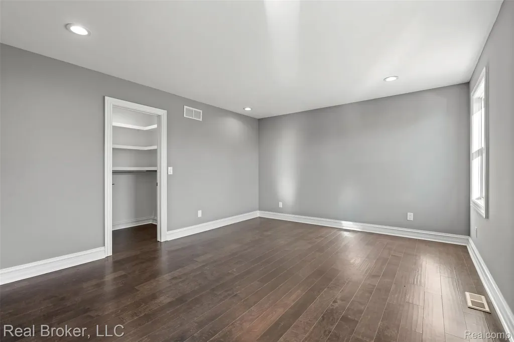 38165 Cherry Lane Harrison Charter Township MI 48045