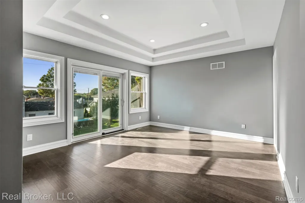 38165 Cherry Lane Harrison Charter Township MI 48045