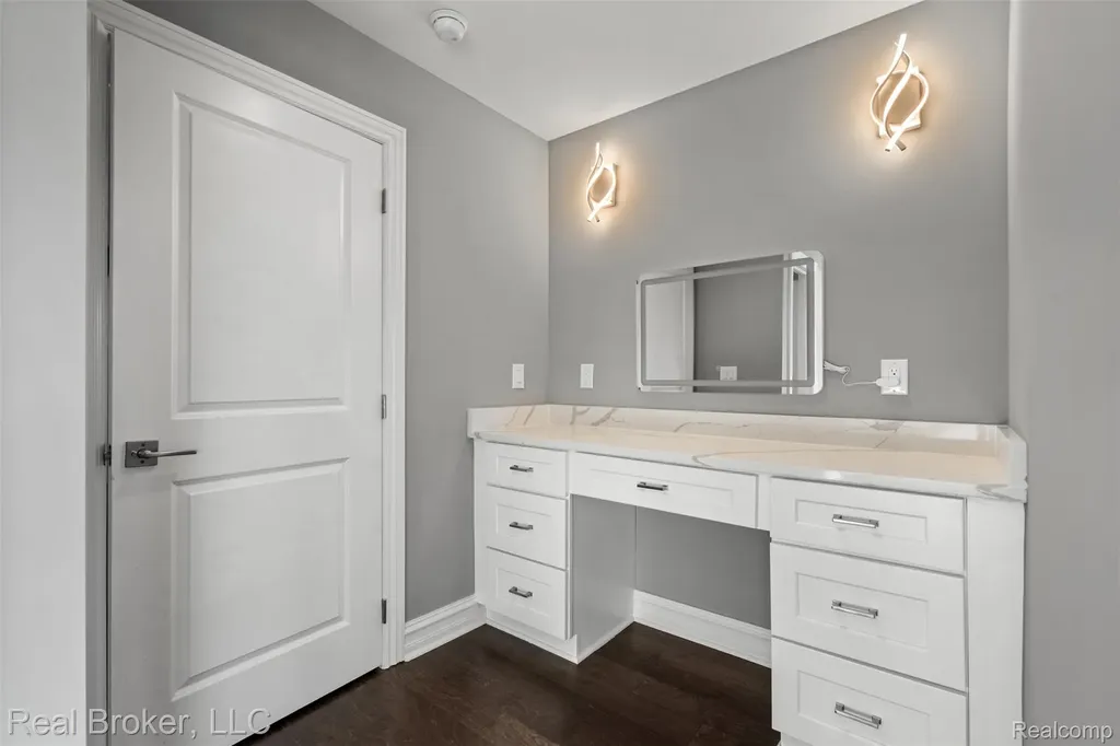 38165 Cherry Lane Harrison Charter Township MI 48045