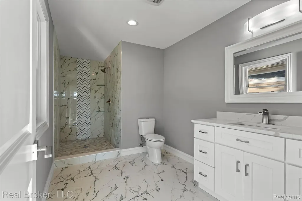 38165 Cherry Lane Harrison Charter Township MI 48045