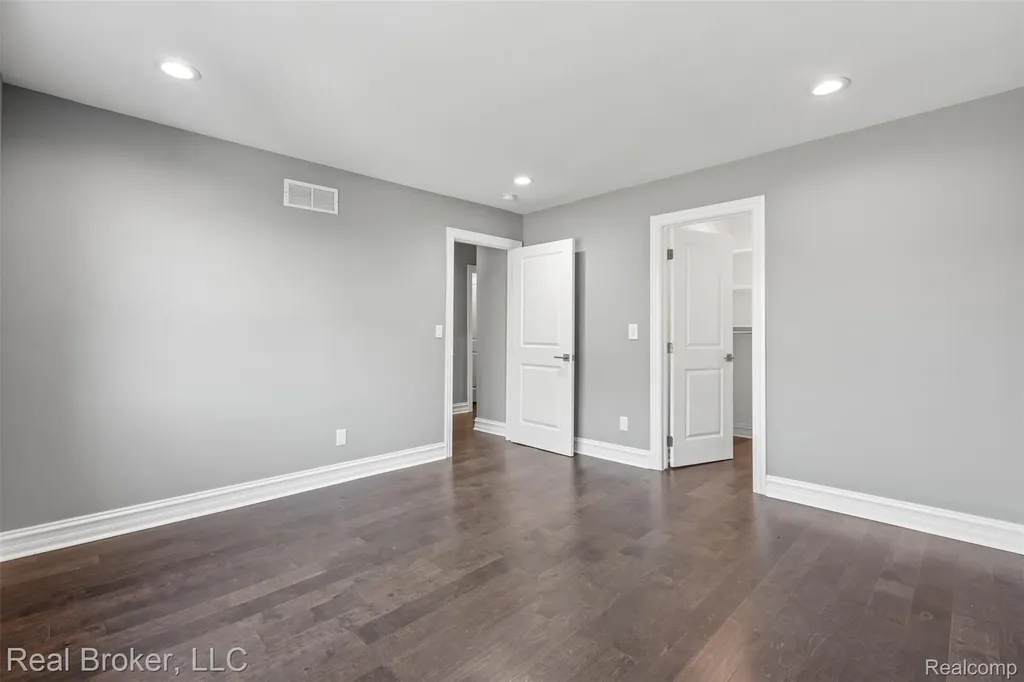 38165 Cherry Lane Harrison Charter Township MI 48045