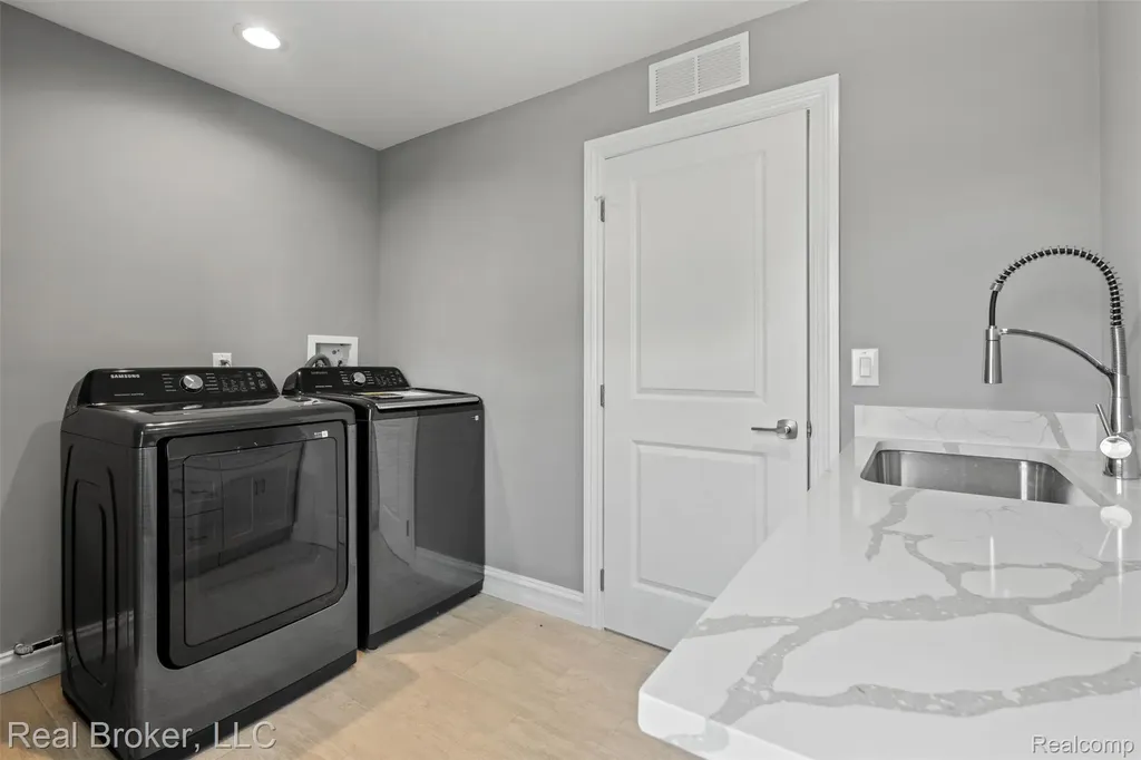 38165 Cherry Lane Harrison Charter Township MI 48045