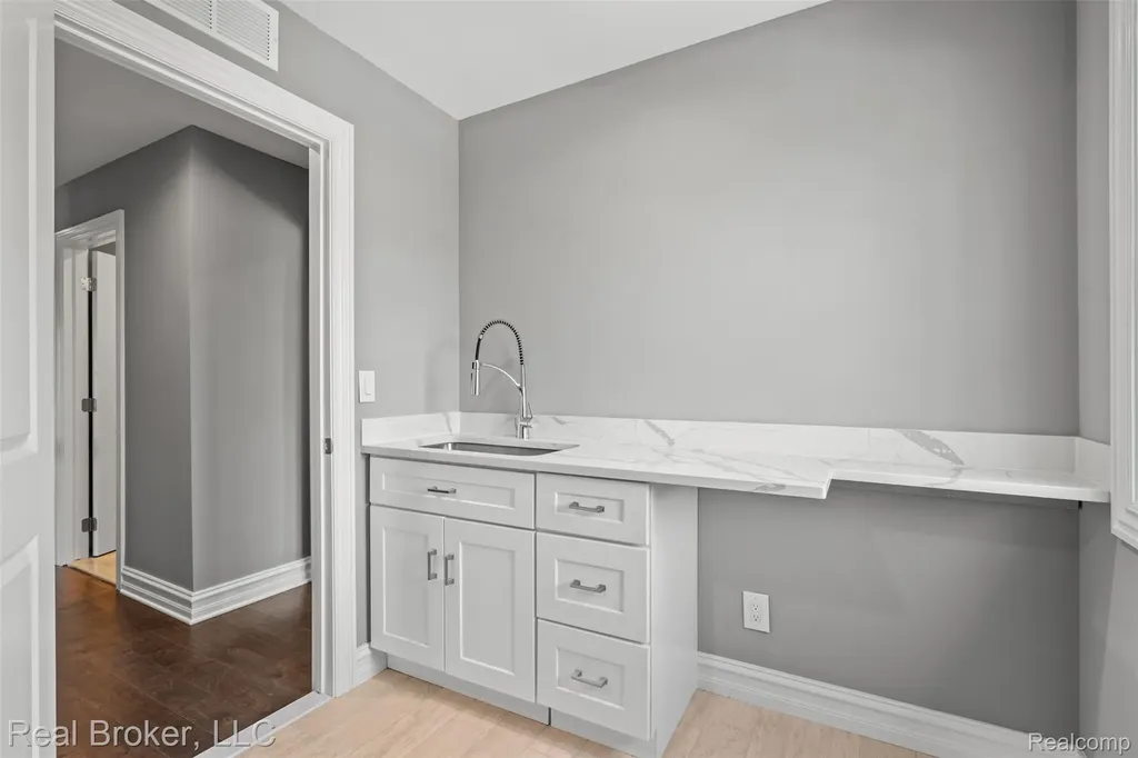 38165 Cherry Lane Harrison Charter Township MI 48045