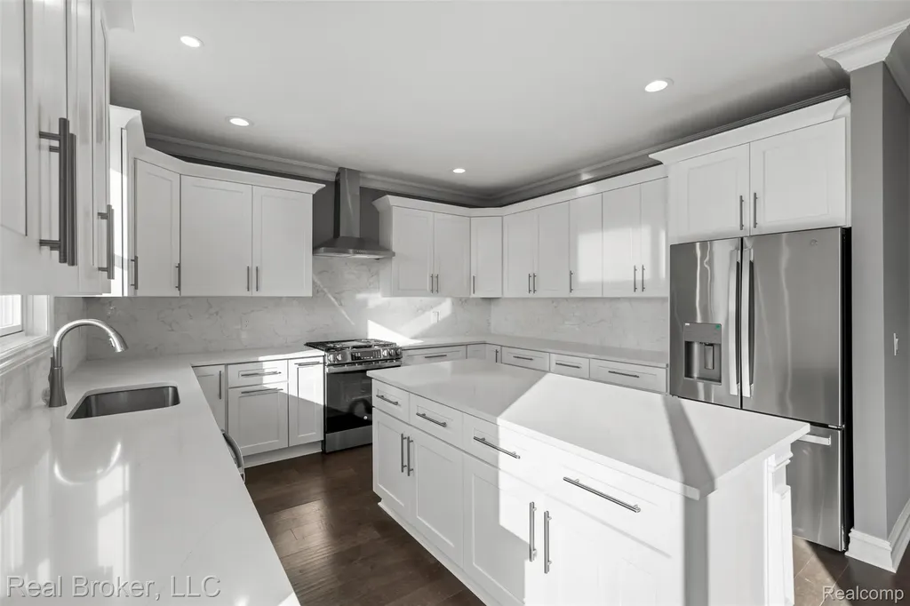 38165 Cherry Lane Harrison Charter Township MI 48045