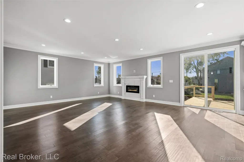 38165 Cherry Lane Harrison Charter Township MI 48045