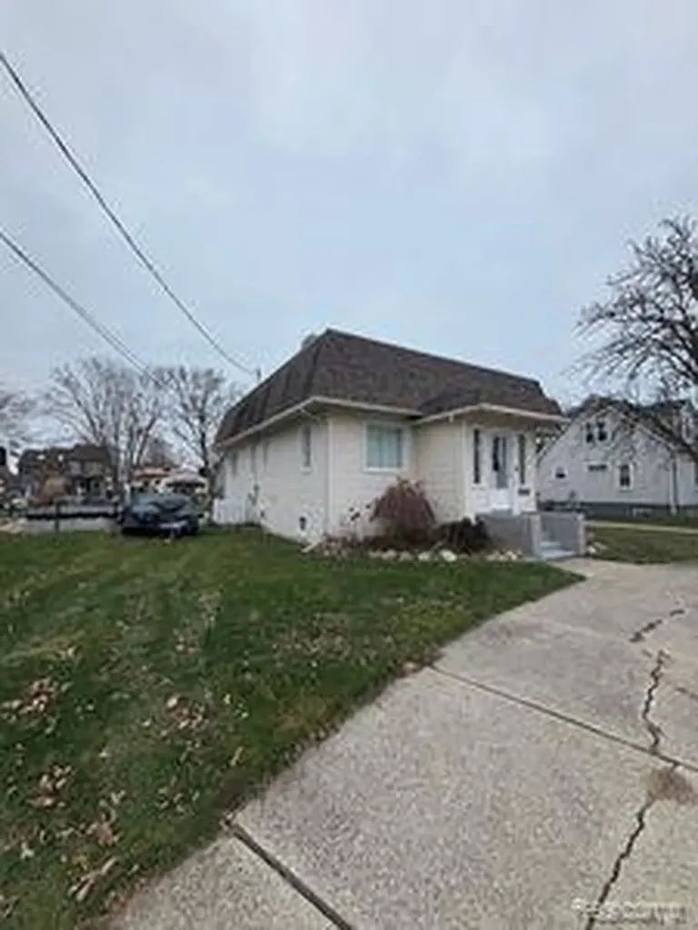 38850 Pardee Street Harrison Charter Township MI 48045