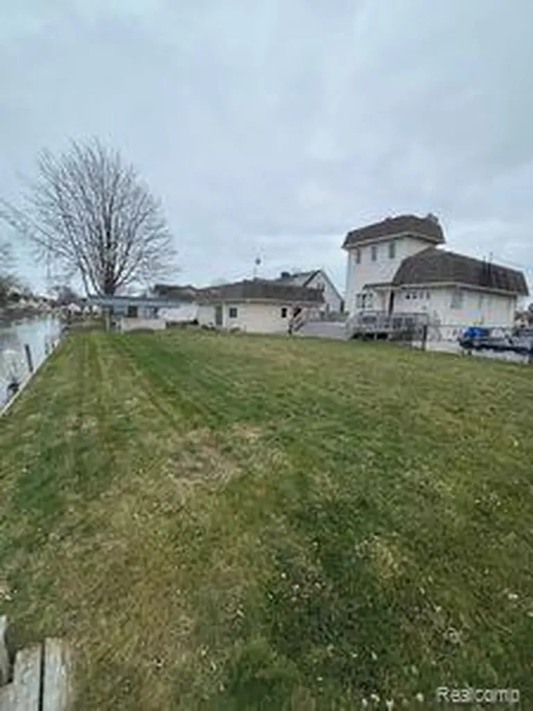 38850 Pardee Street Harrison Charter Township MI 48045