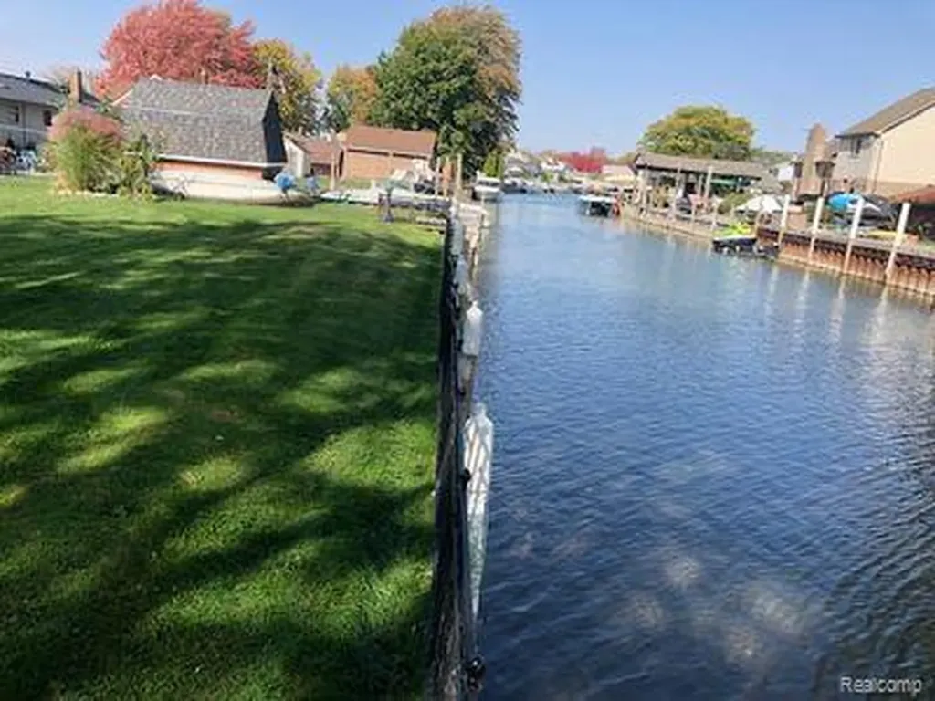 38850 Pardee Street Harrison Charter Township MI 48045