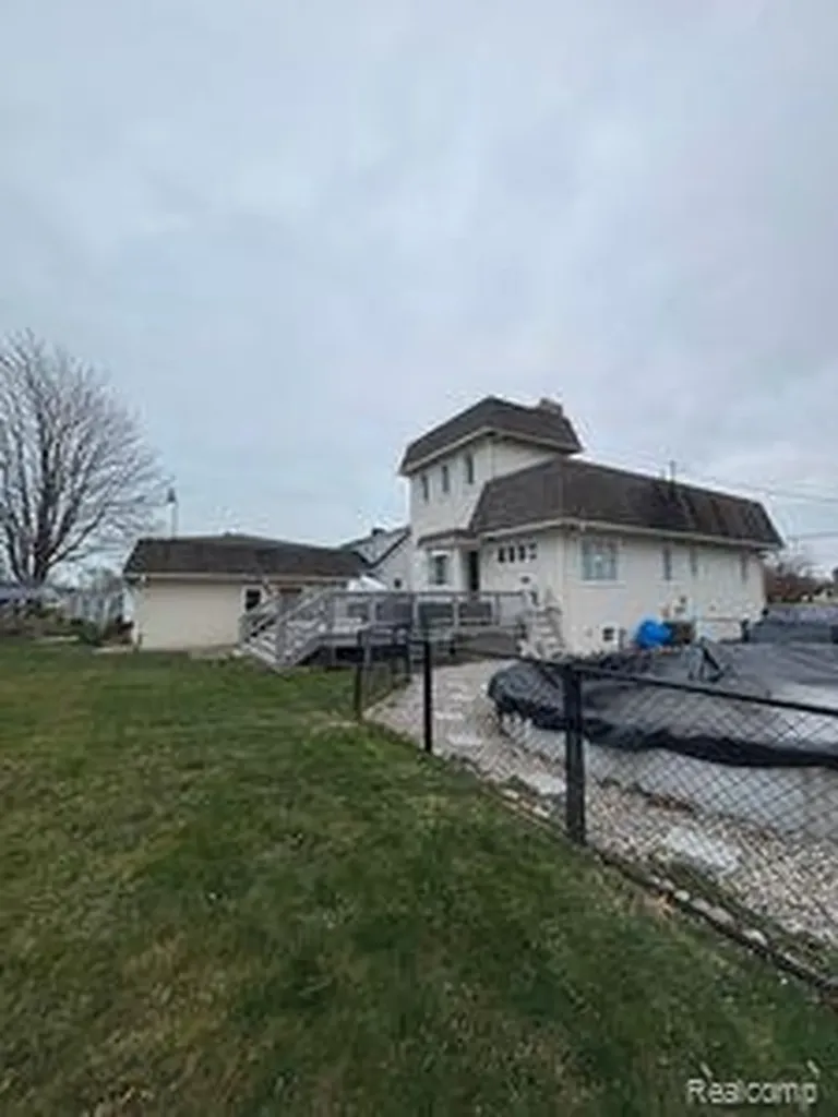 38850 Pardee Street Harrison Charter Township MI 48045