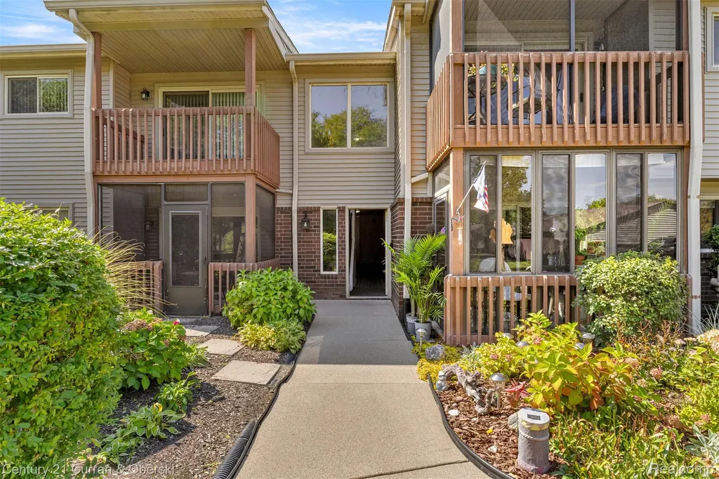 10161 Nancys Boulevard Grosse Ile Township MI 48138