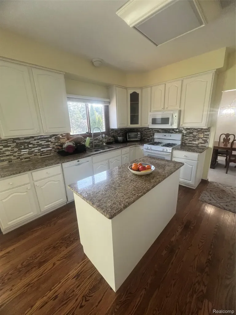 21589 Hunter Circle S Taylor City MI 48180
