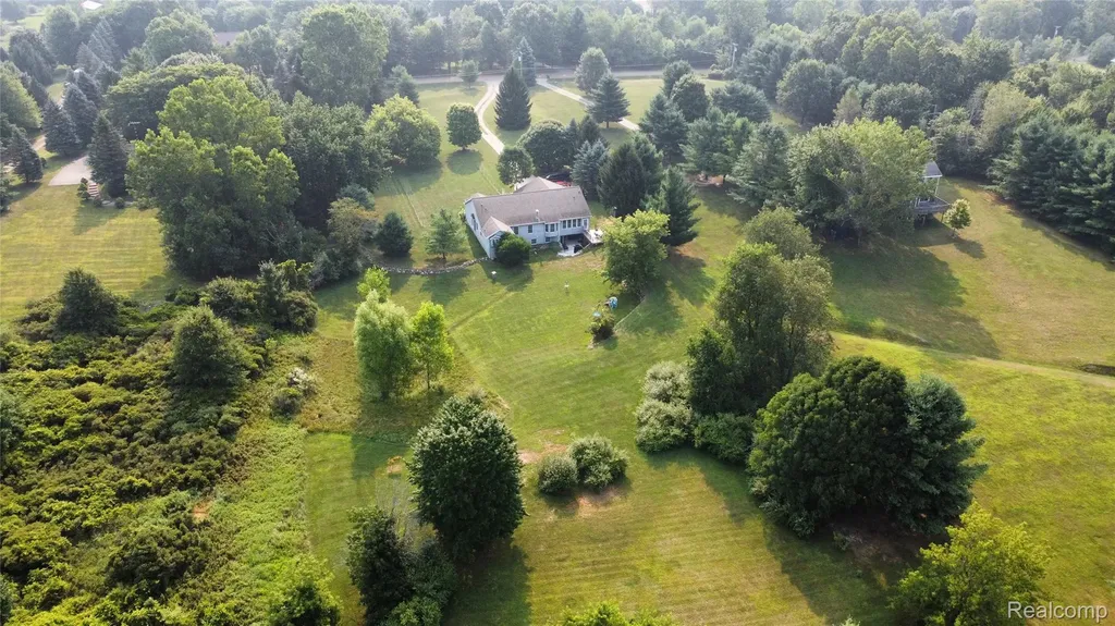 820 Lockwood Road Ortonville Village MI 48462
