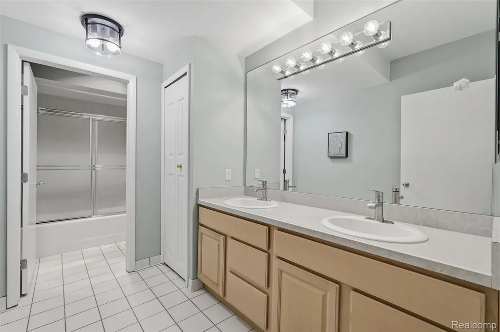 2181 Trillium Woods Drive Ann Arbor Charter Township MI 48105
