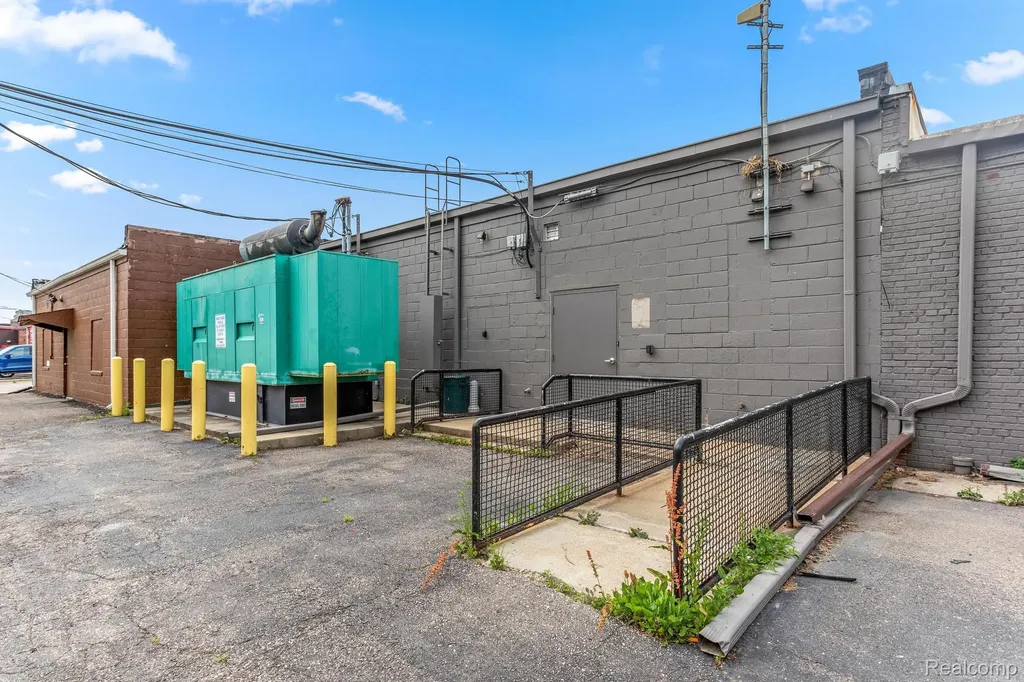 22015 Outer Drive Dearborn City MI 48124