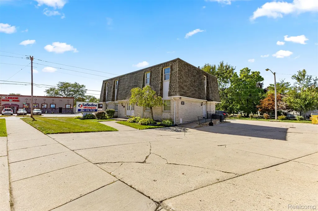30401 Utica Road Roseville City MI 48066