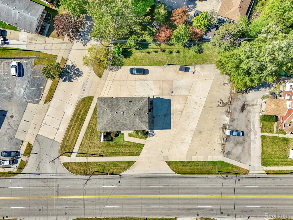 30401 Utica Road Roseville City MI 48066