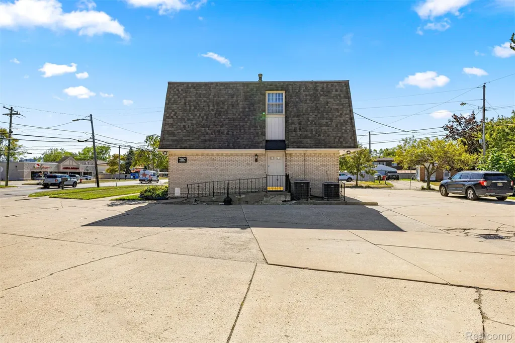 30401 Utica Road Roseville City MI 48066