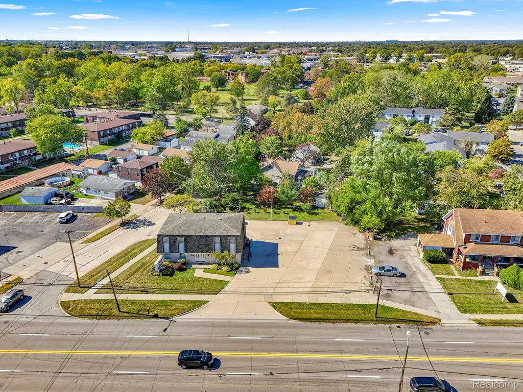 30401 Utica Road Roseville City MI 48066