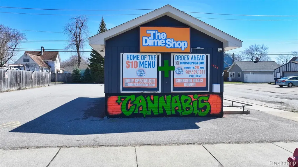 1525 Broadway Street Bay City City MI 48708