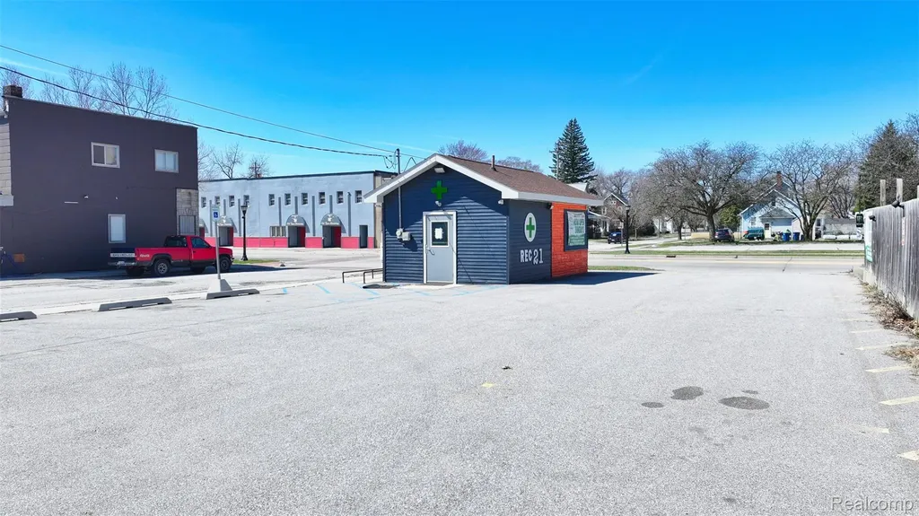 1525 Broadway Street Bay City City MI 48708