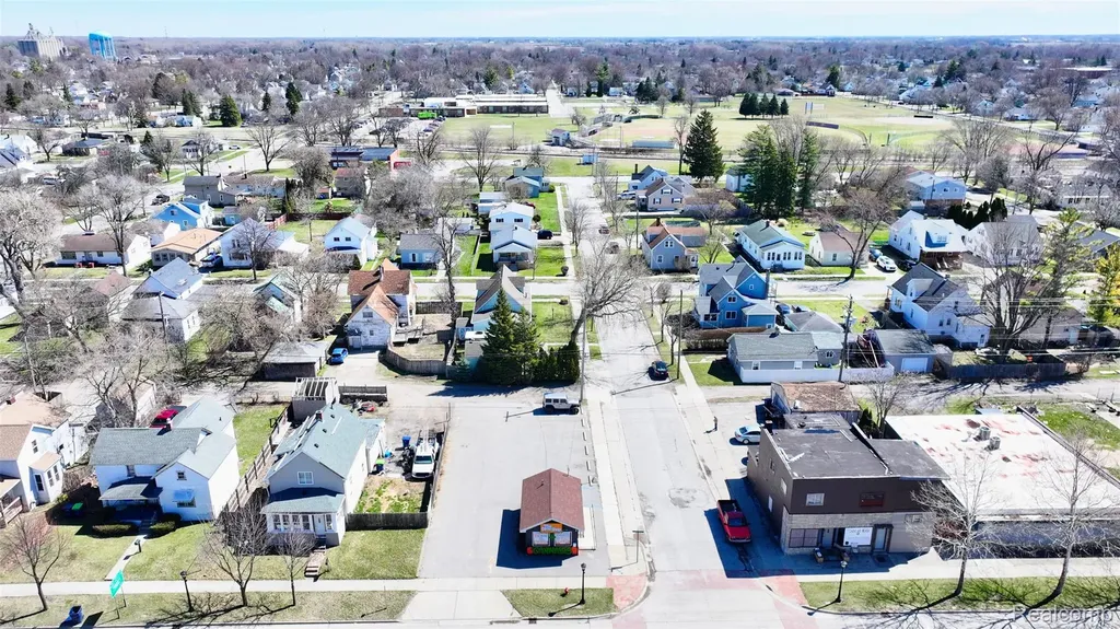 1525 Broadway Street Bay City City MI 48708
