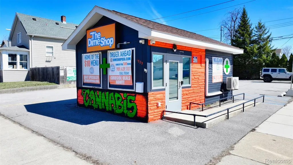 1525 Broadway Street Bay City City MI 48708