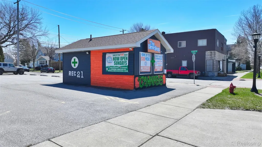 1525 Broadway Street Bay City City MI 48708