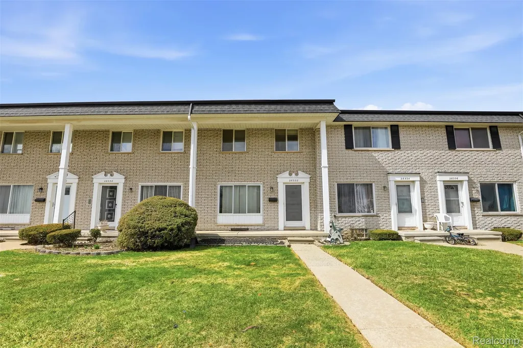 28332 Universal Drive Warren City MI 48092