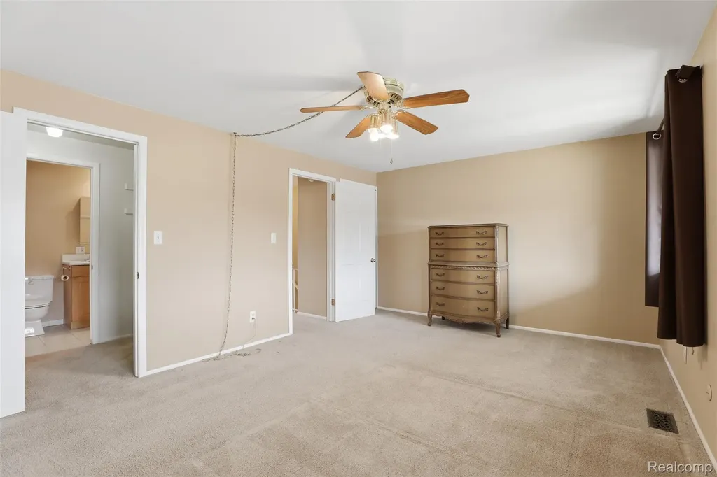 28332 Universal Drive Warren City MI 48092