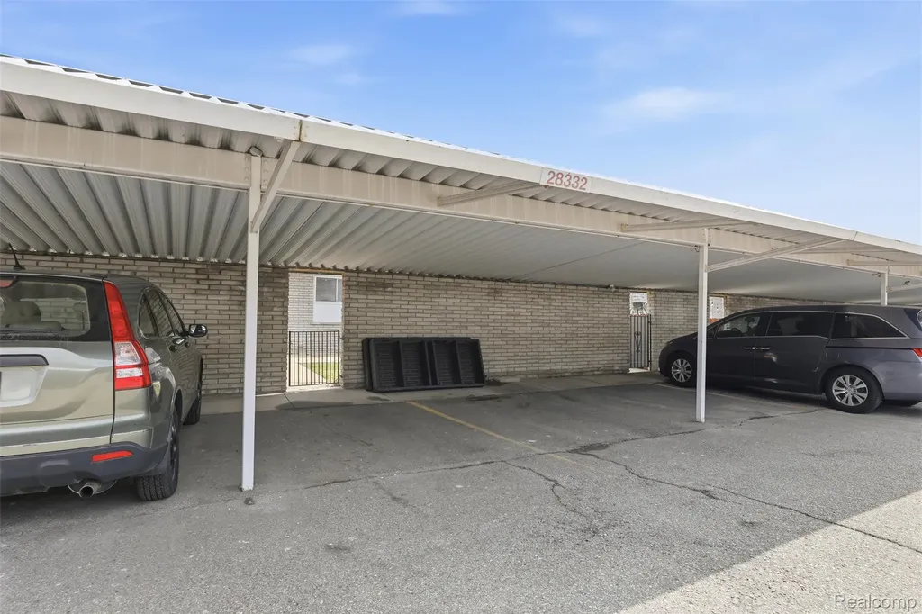 28332 Universal Drive Warren City MI 48092