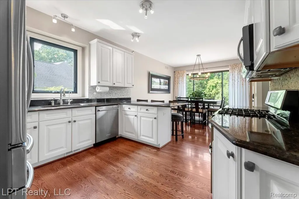 8617 Bonaventure Drive Green Oak Township MI 48116