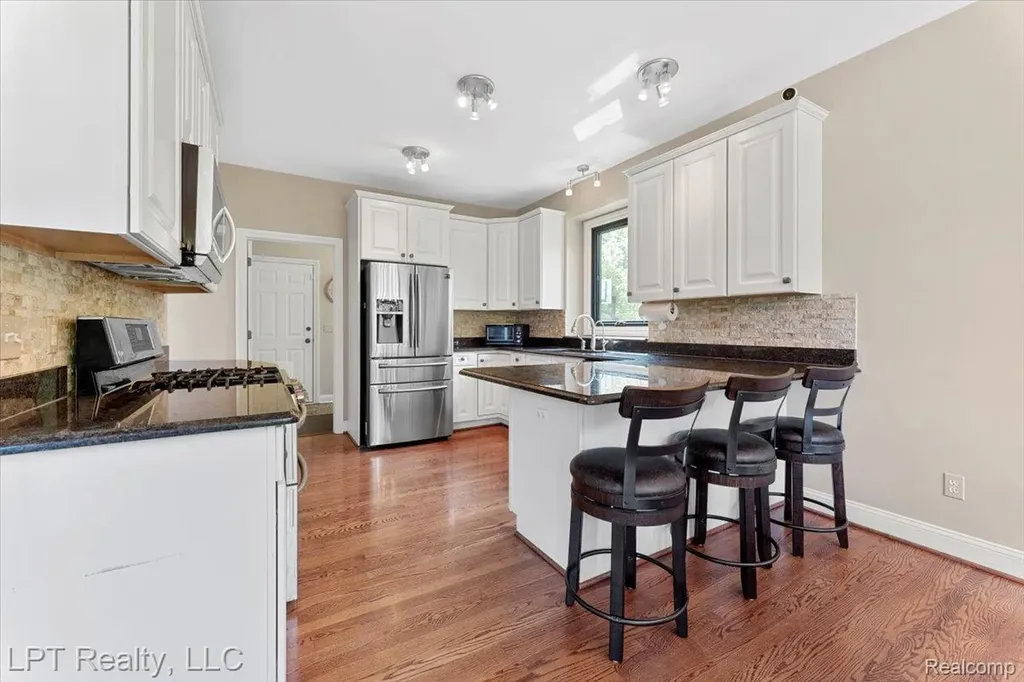 8617 Bonaventure Drive Green Oak Township MI 48116