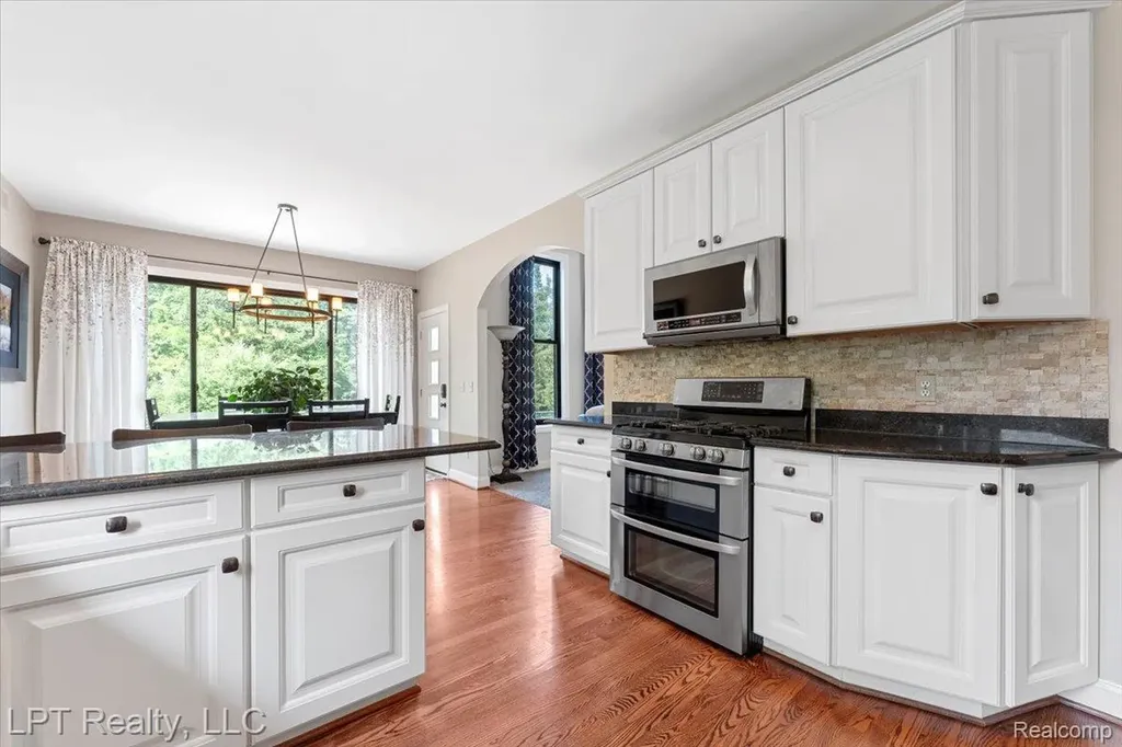 8617 Bonaventure Drive Green Oak Township MI 48116