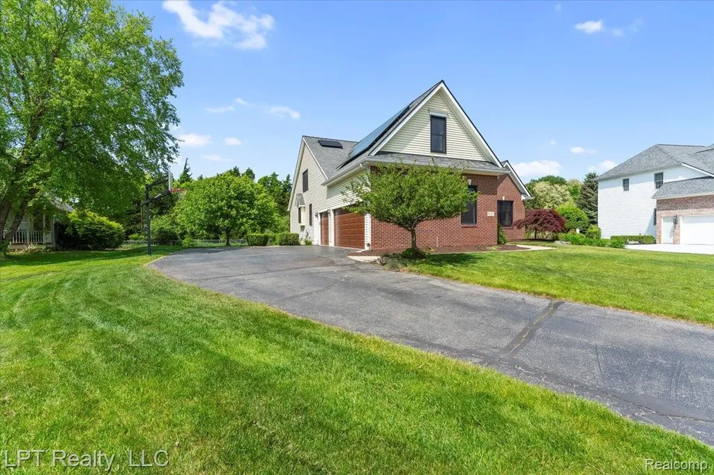 8617 Bonaventure Drive Green Oak Township MI 48116