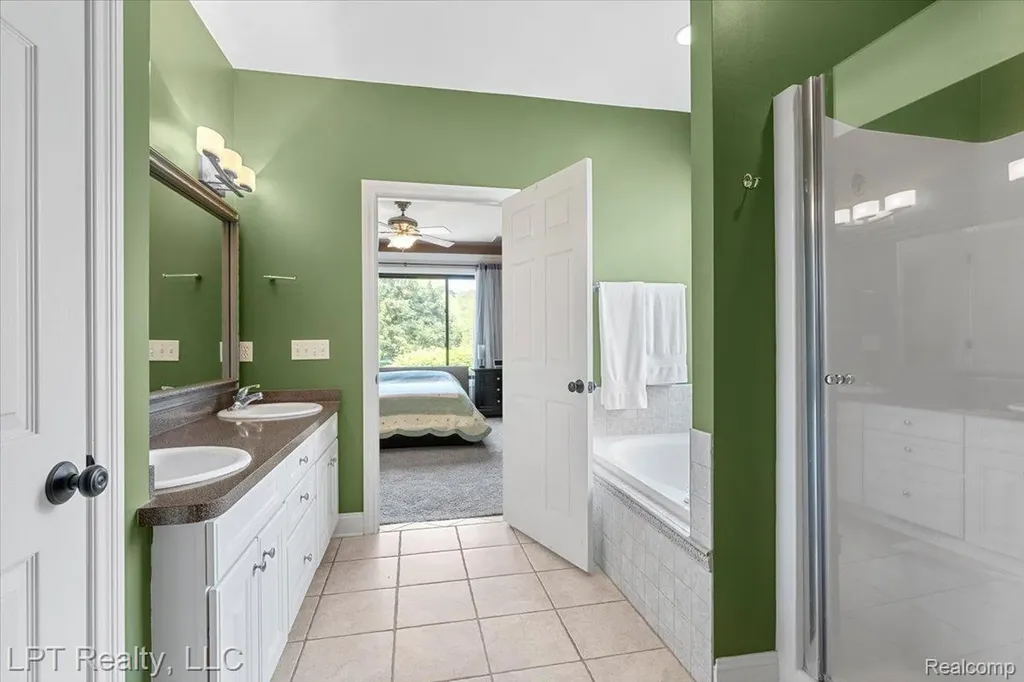 8617 Bonaventure Drive Green Oak Township MI 48116