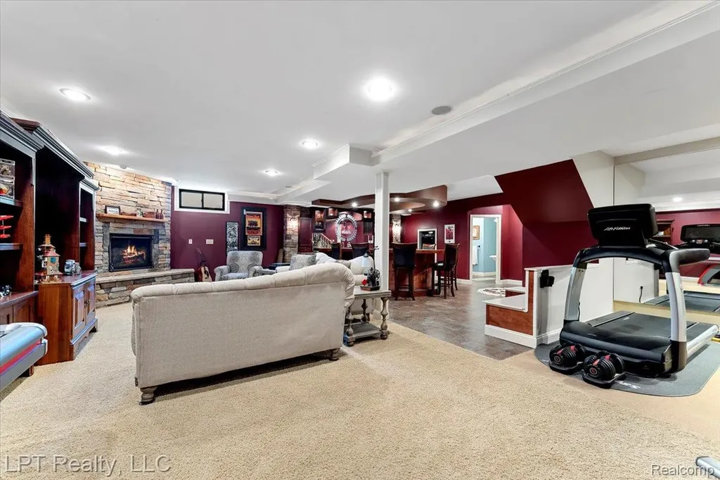 8617 Bonaventure Drive Green Oak Township MI 48116