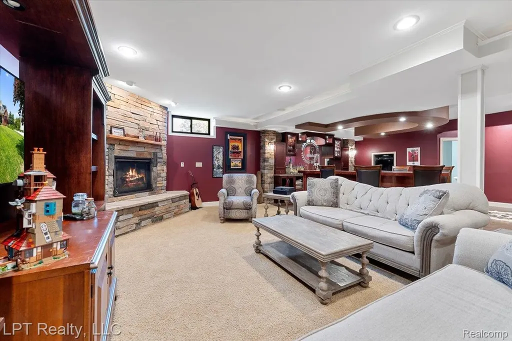 8617 Bonaventure Drive Green Oak Township MI 48116