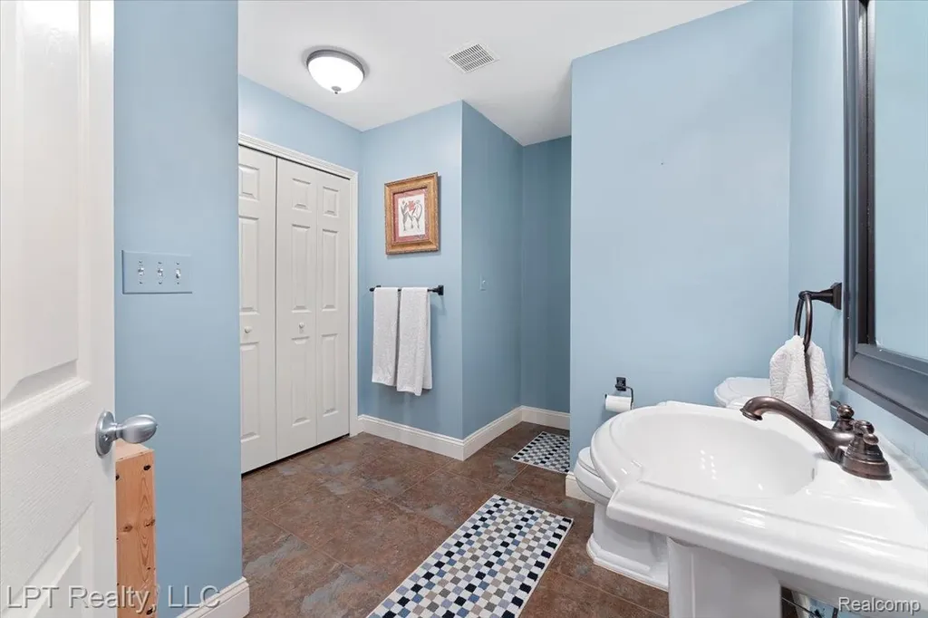 8617 Bonaventure Drive Green Oak Township MI 48116