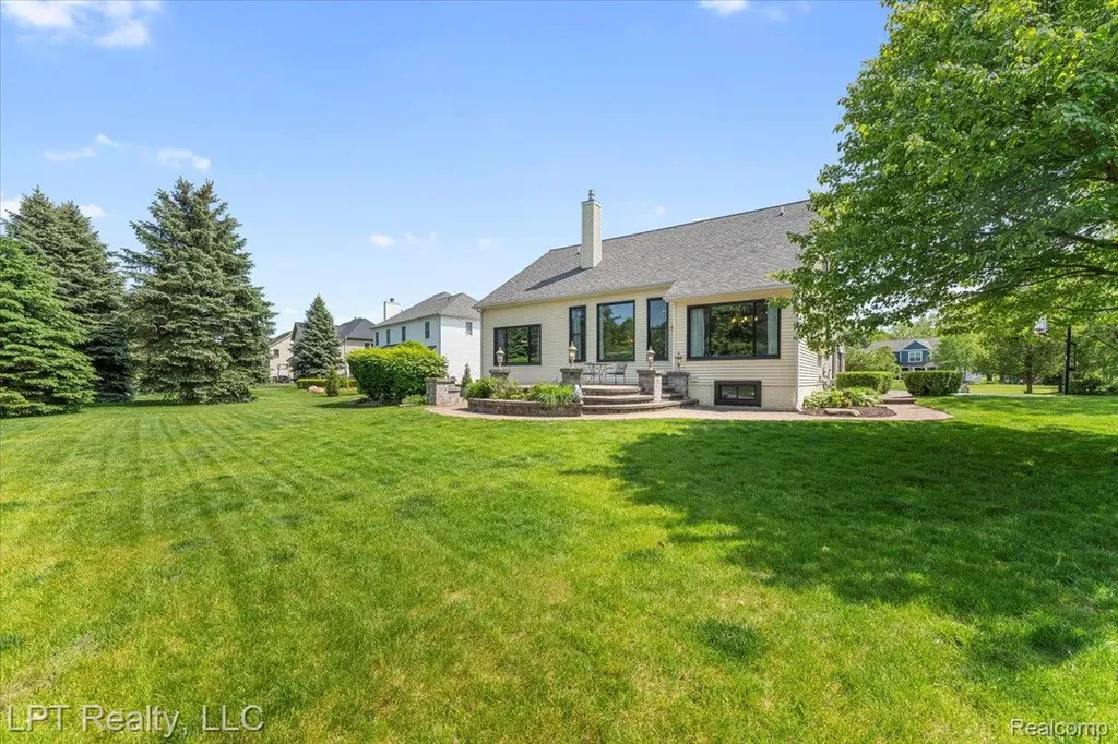 8617 Bonaventure Drive Green Oak Township MI 48116