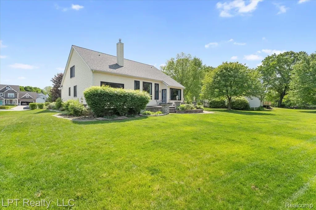 8617 Bonaventure Drive Green Oak Township MI 48116