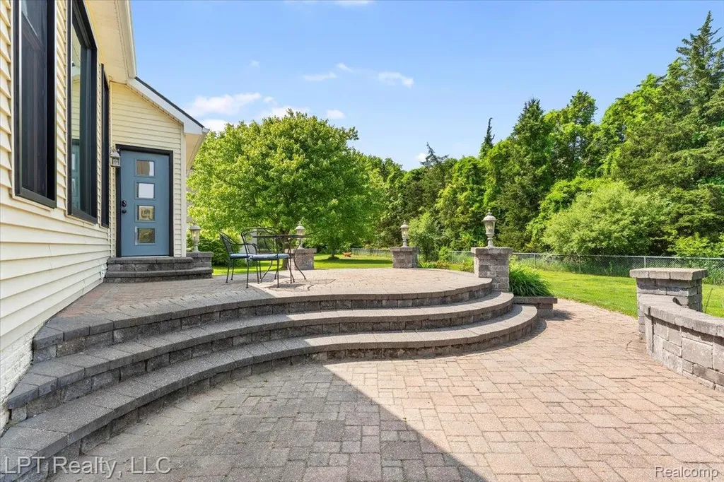 8617 Bonaventure Drive Green Oak Township MI 48116