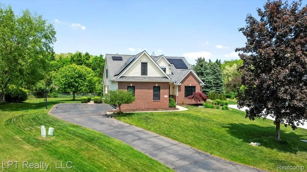 8617 Bonaventure Drive Green Oak Township MI 48116